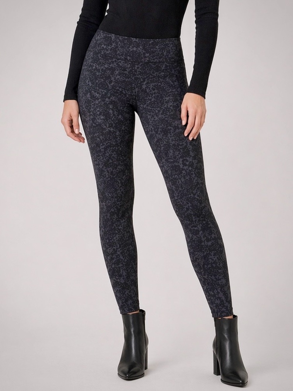 Matty M Mid-High Rise Damask Floral Knit Leggings Black Midnight Blue Size S